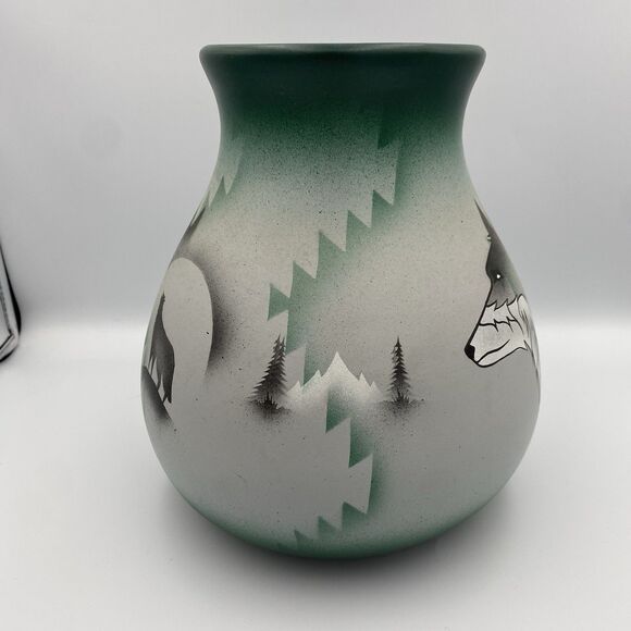 Cedar Mesa Wolf Vase, Vintage Native American Southwest Folk Art Pottery - Picture 3 of 9